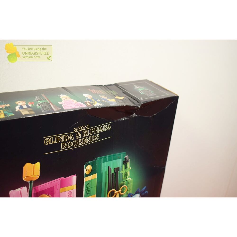 LEGO Wicked Glinda & Elphaba Bookends 75691 (Pack Wear) - Picture 2 of 8